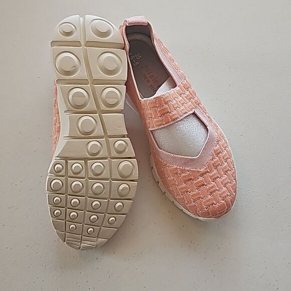 NWT Light Coral/Pink Charm Weave Flats by Bernie Mev, Size 35 or 5 US - Picture 4 of 7
